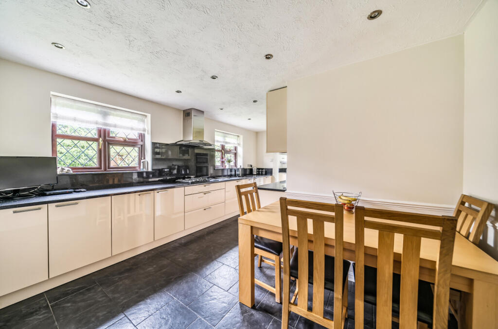 1341060-7-68a6f85...