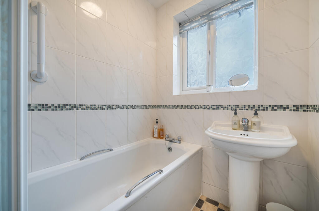 1376388-16-690b79...