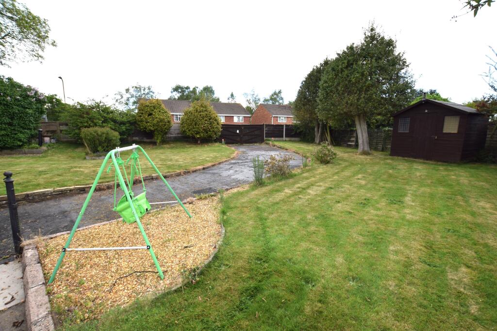 garden &amp; driveway to the rear