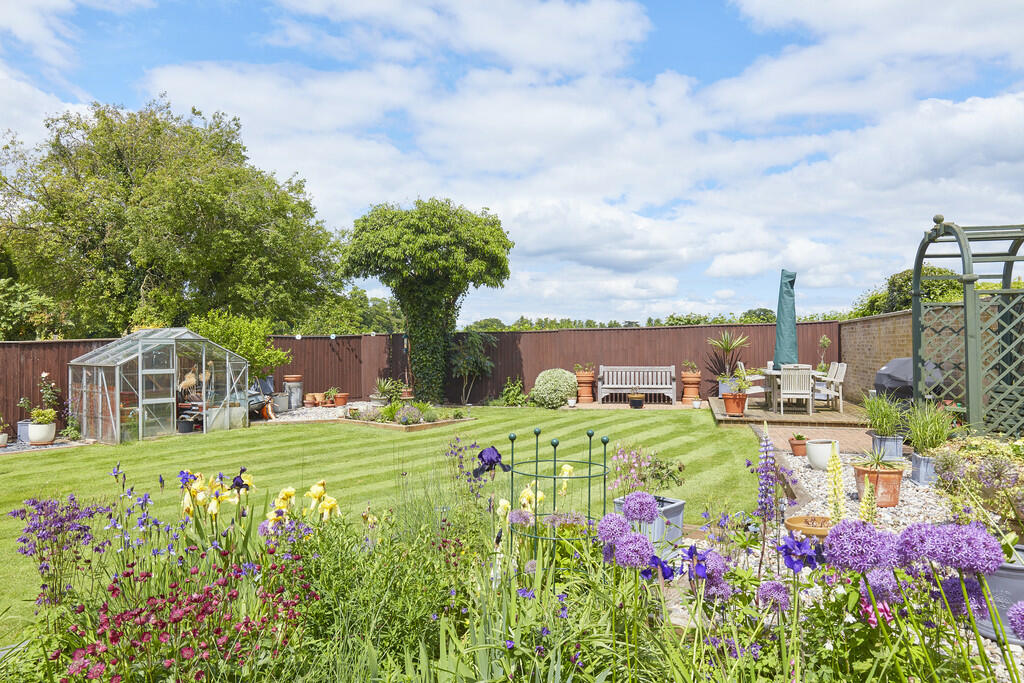 2_Ferndale_Close_...