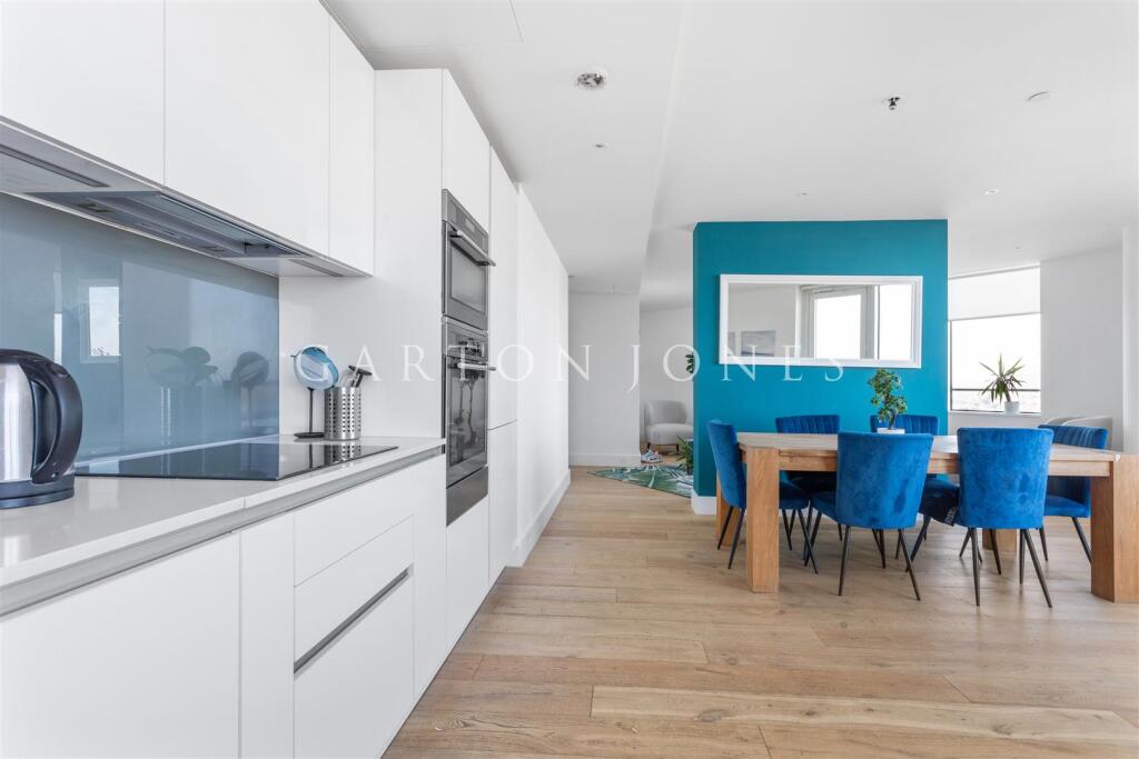 Kitchen/ Dining Room