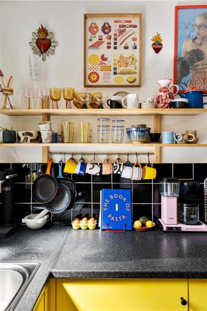 Clementina Road, E18