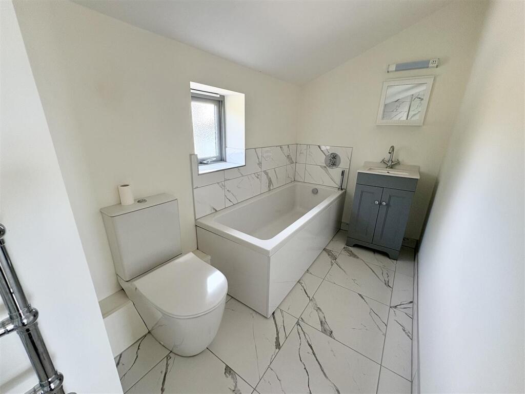 6. ensuite b1.jpg