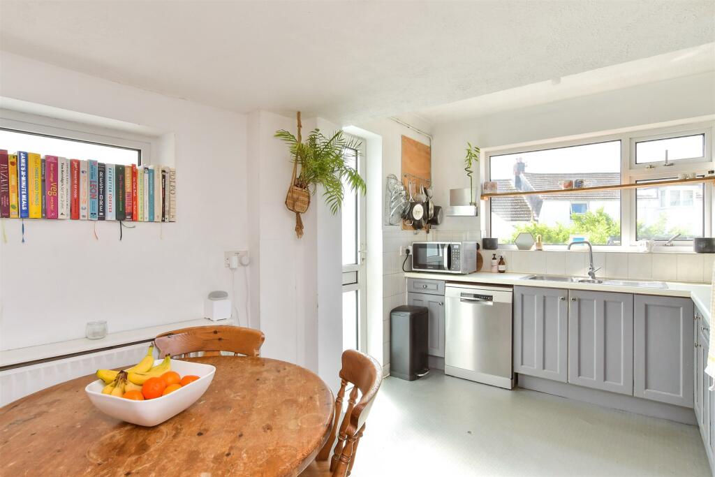 Kitchen/ Breakfast Room