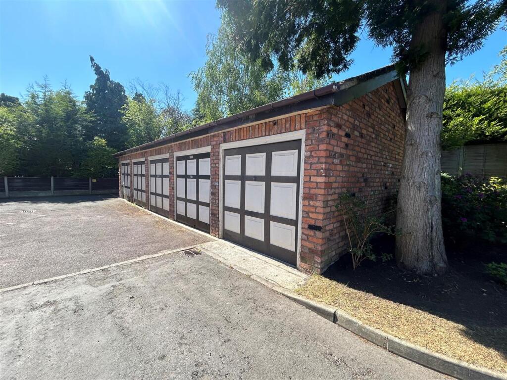 Motcombe Grove 3.jpg