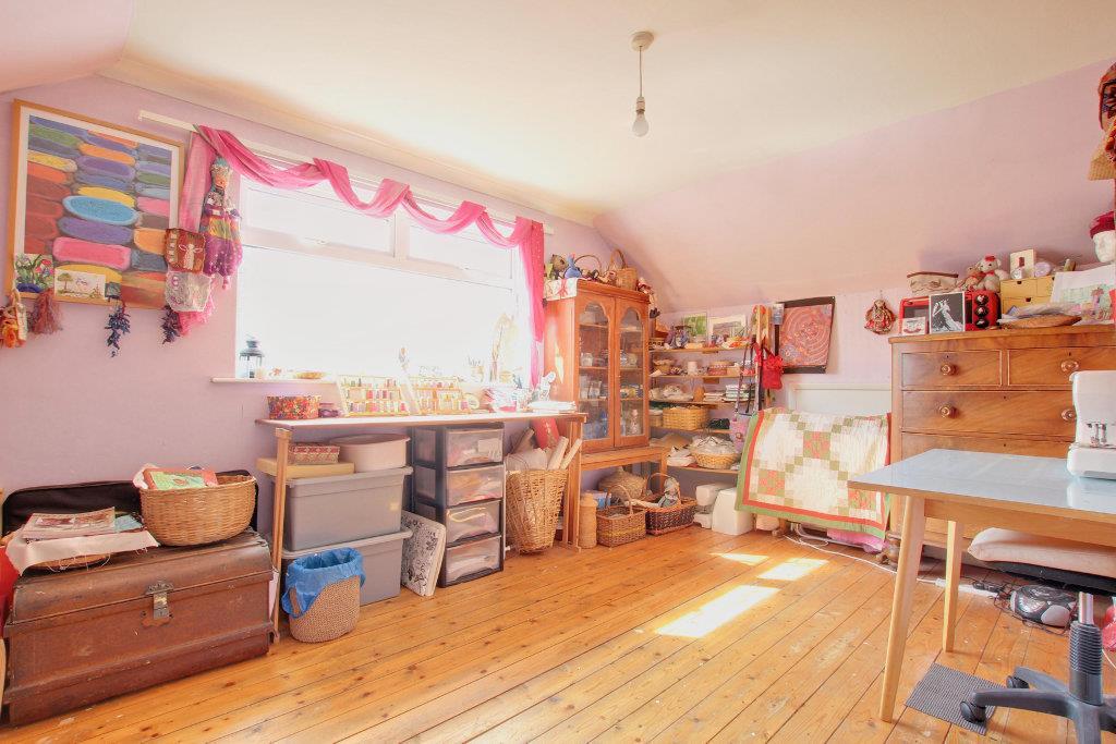 BEDROOM 2 (SIDE)