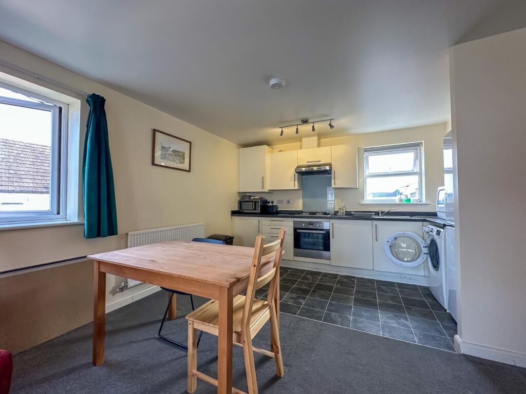 Kitchen/Dining Area