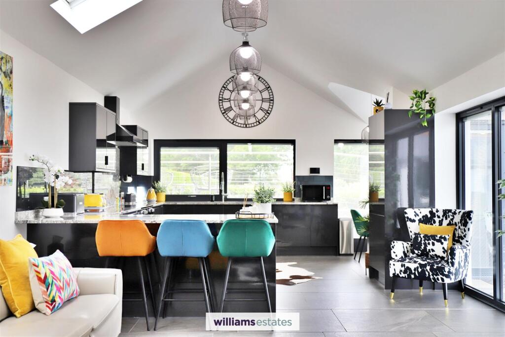 Open Plan Living / Kitchen