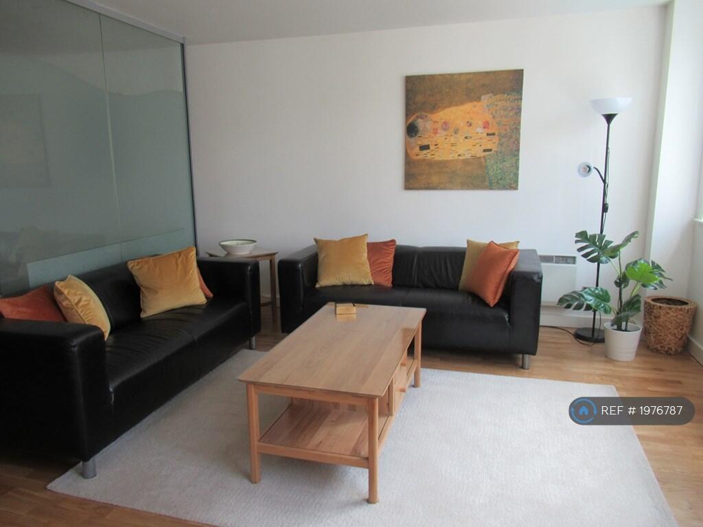 Lounge - View 2