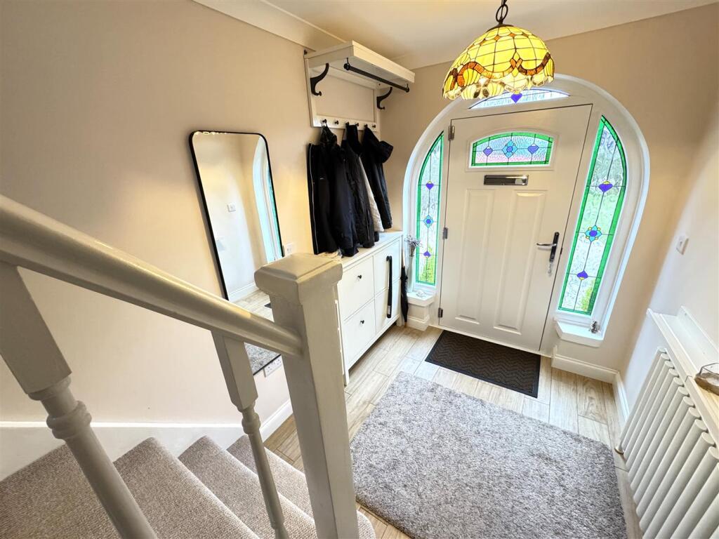 SPACIOUS ENTRANCE HALL