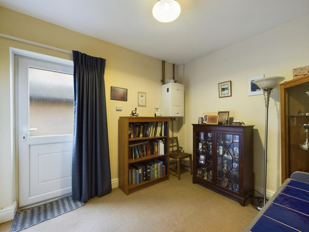 CAM02386G0-PR0112-STILL015