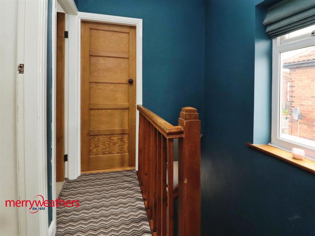 FIRST FLOOR LANDING