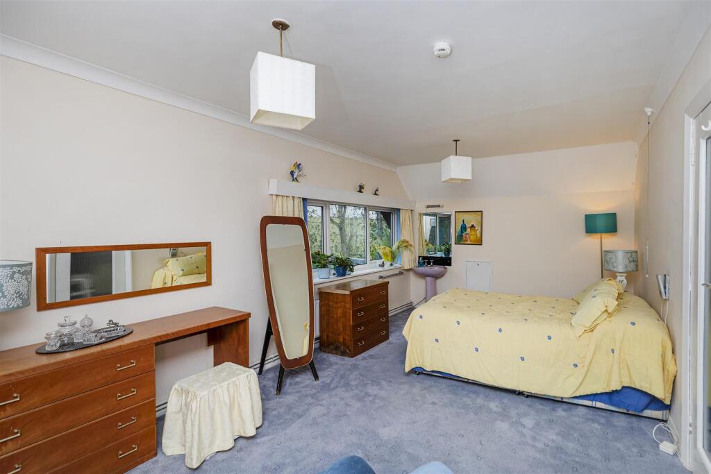 Bramleys Estate Agents - Pinfold Lane - Fixby (25)