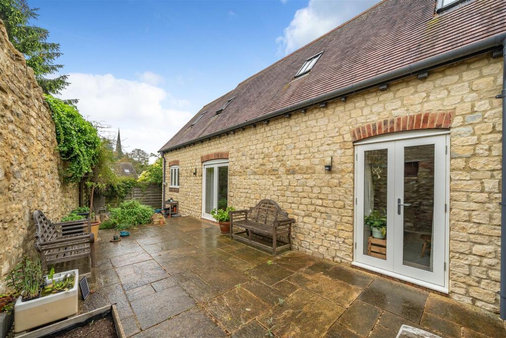 Emby House, 6a High Street, Greens Norton (10).jpg