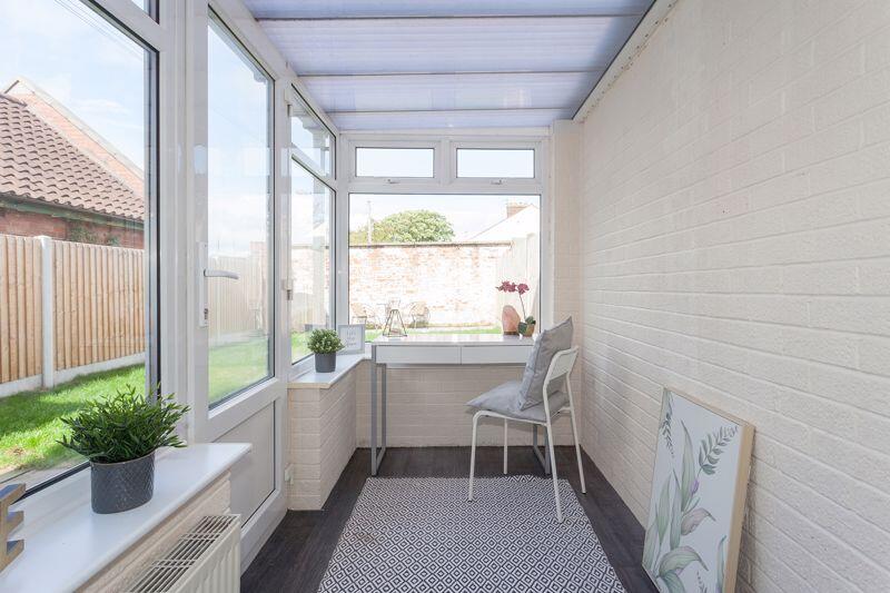 LEAN-TO CONSERVATORY