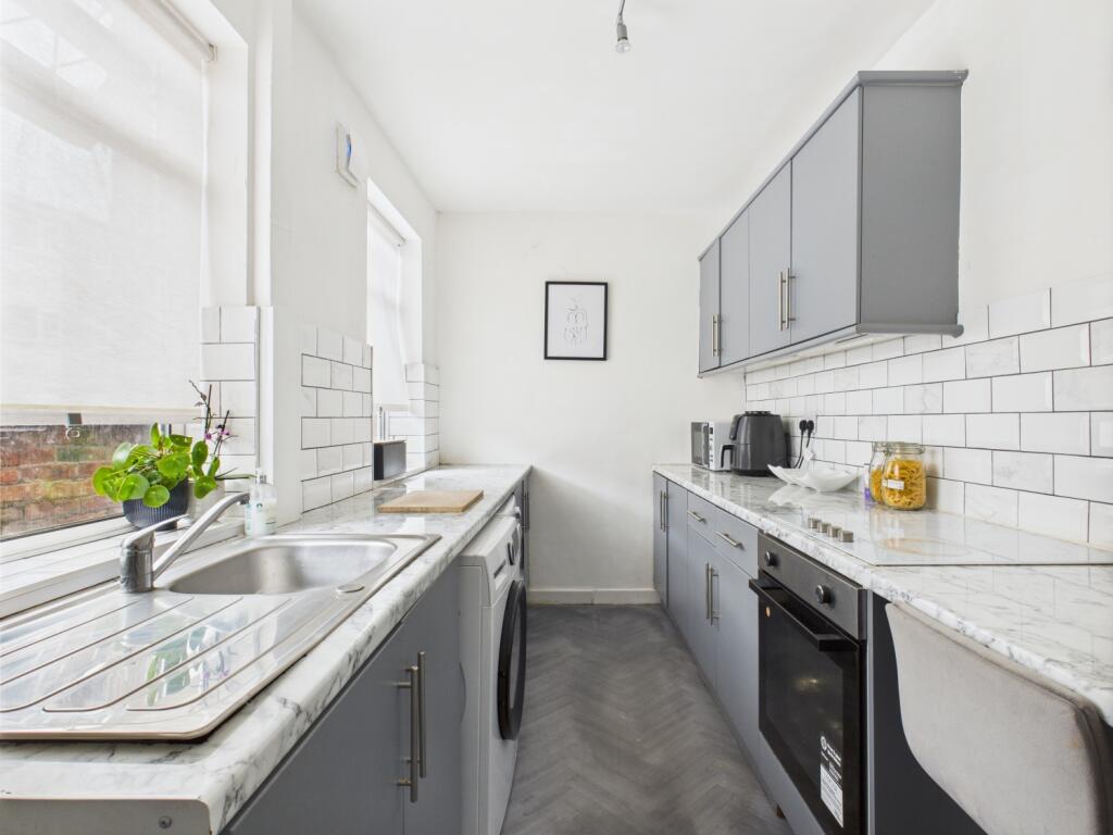 CAM03729G0-PR0076-STILL005