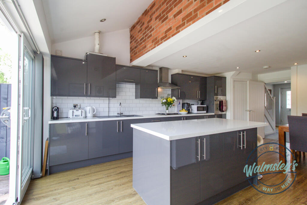 Kitchen dining &amp; family room