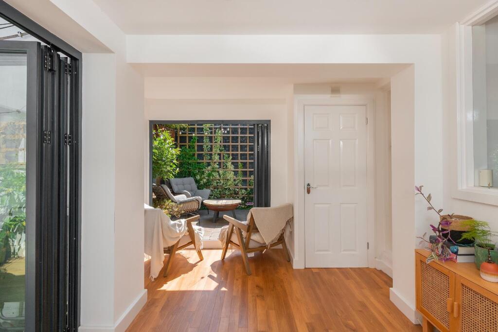 1S5L1CM - Dining Room A.jpg