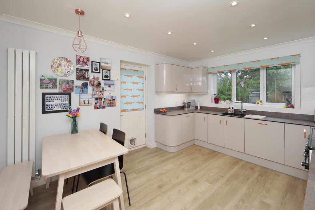 9 Mark Antony Drive Cv34-4.jpg