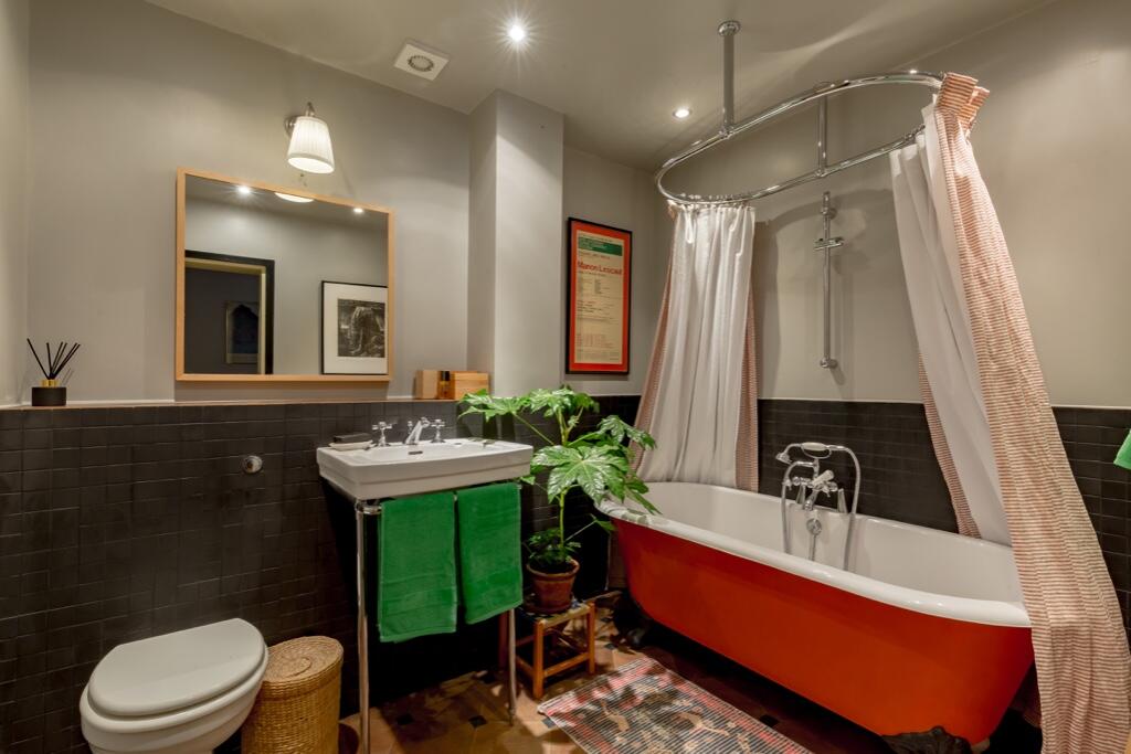 Main Bathroom