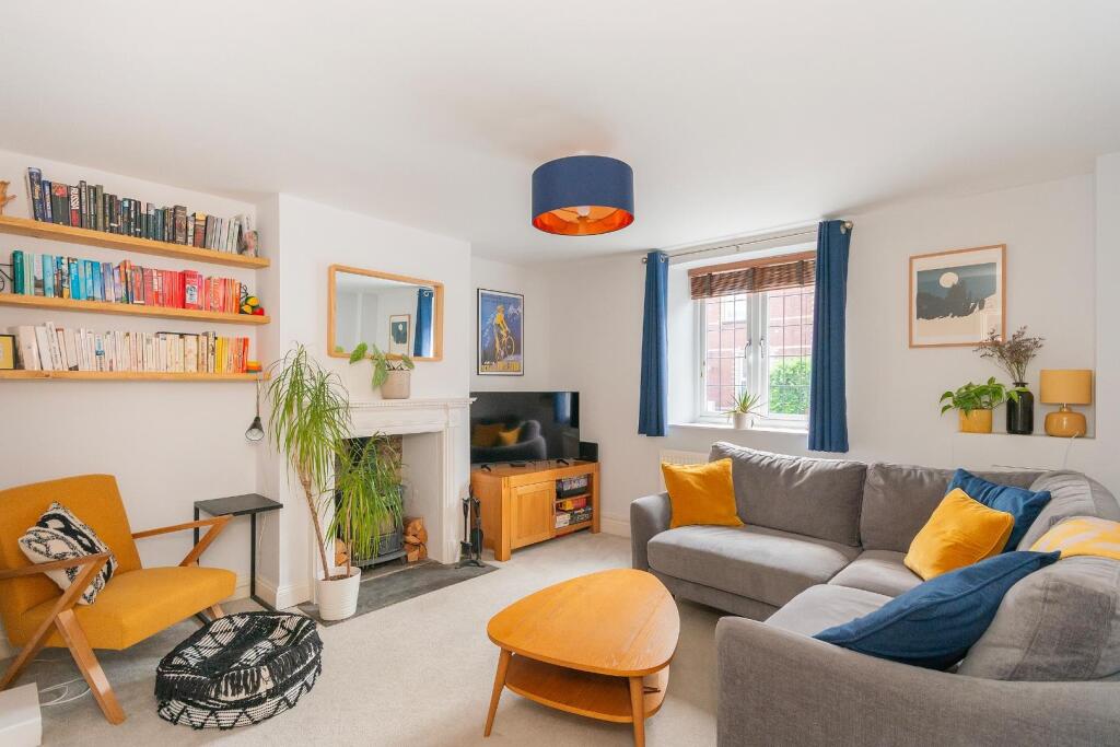 0B9RAD - Living Room E.jpg