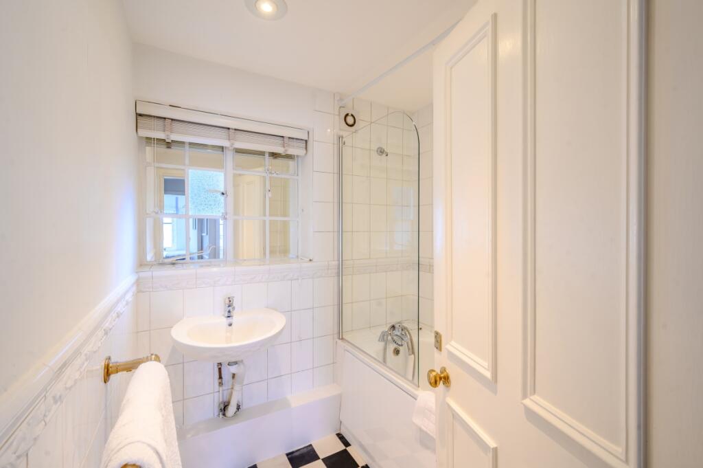 8444245-interior03