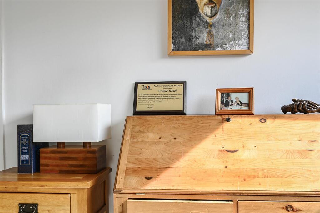 1 EWHURST CLOSE (21).jpg