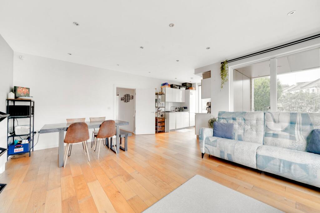 Open Plan Kitchen/Reception