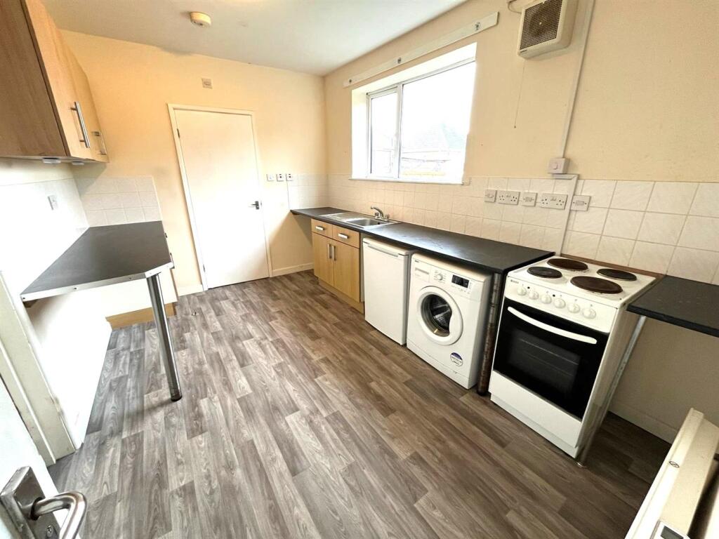 Kitchen Pic 2