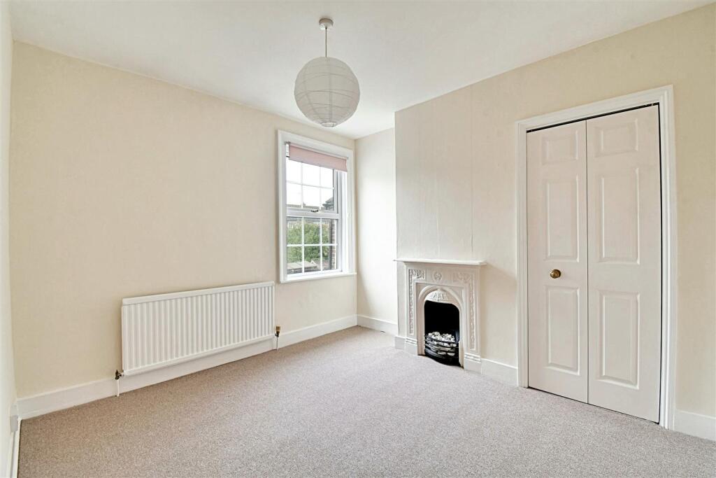 Bedroom 2_1.jpg