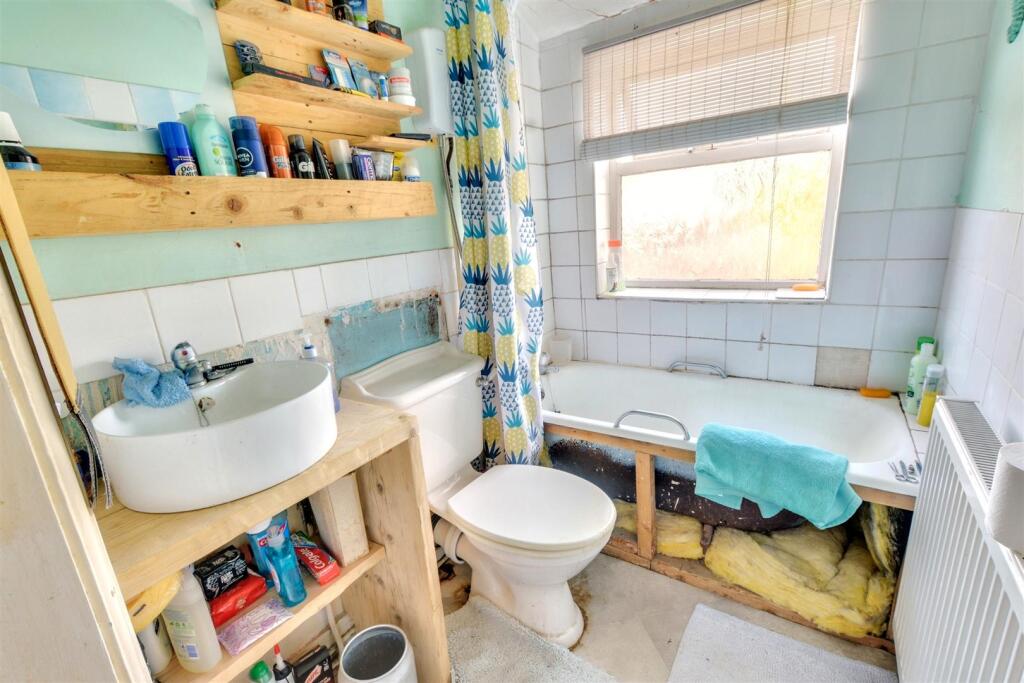 Bathroom_1.jpeg