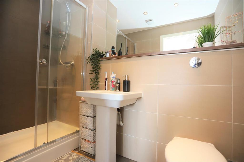 Ensuite.JPG