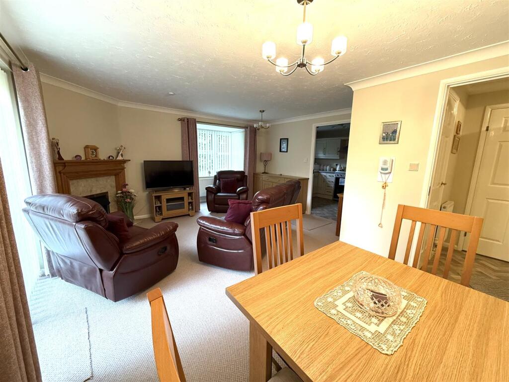 2 the laurels lounge.jpeg