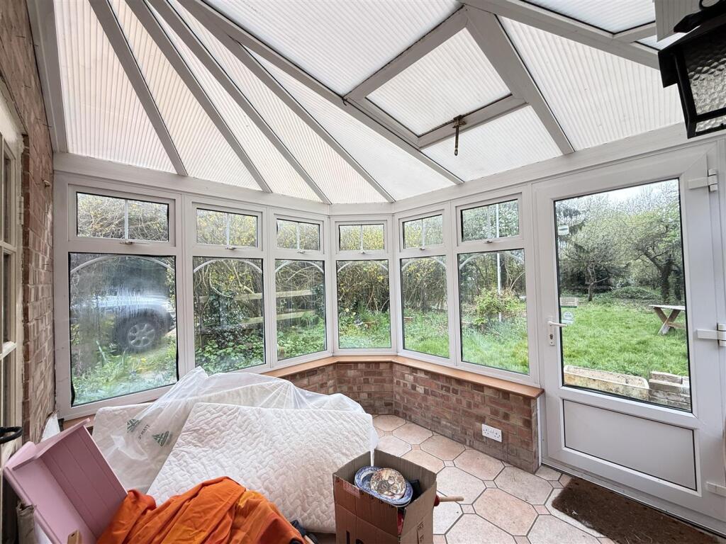 LEAN-TO CONSERVATORY/REAR ENTRANCE HALL