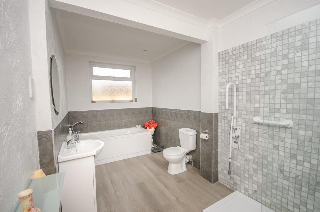 Bathroom one.jpg