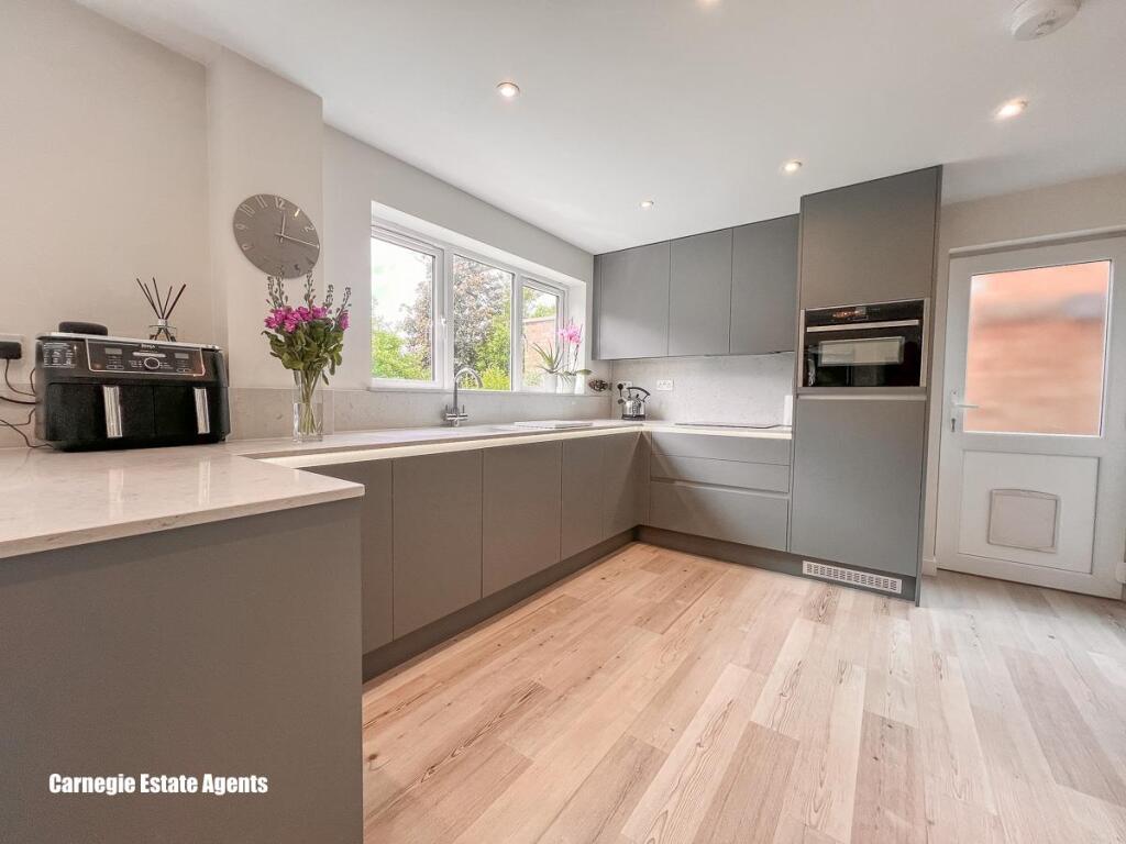 Living/dining/kitchen area