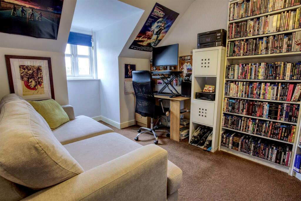 16 Bedroom 2 (Office).jpg
