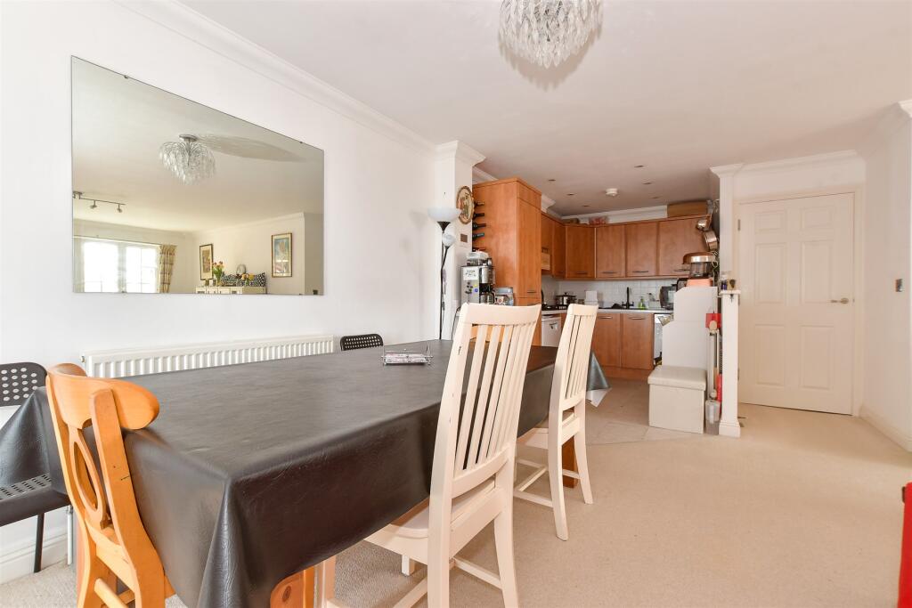 Lounge/ Dining Room