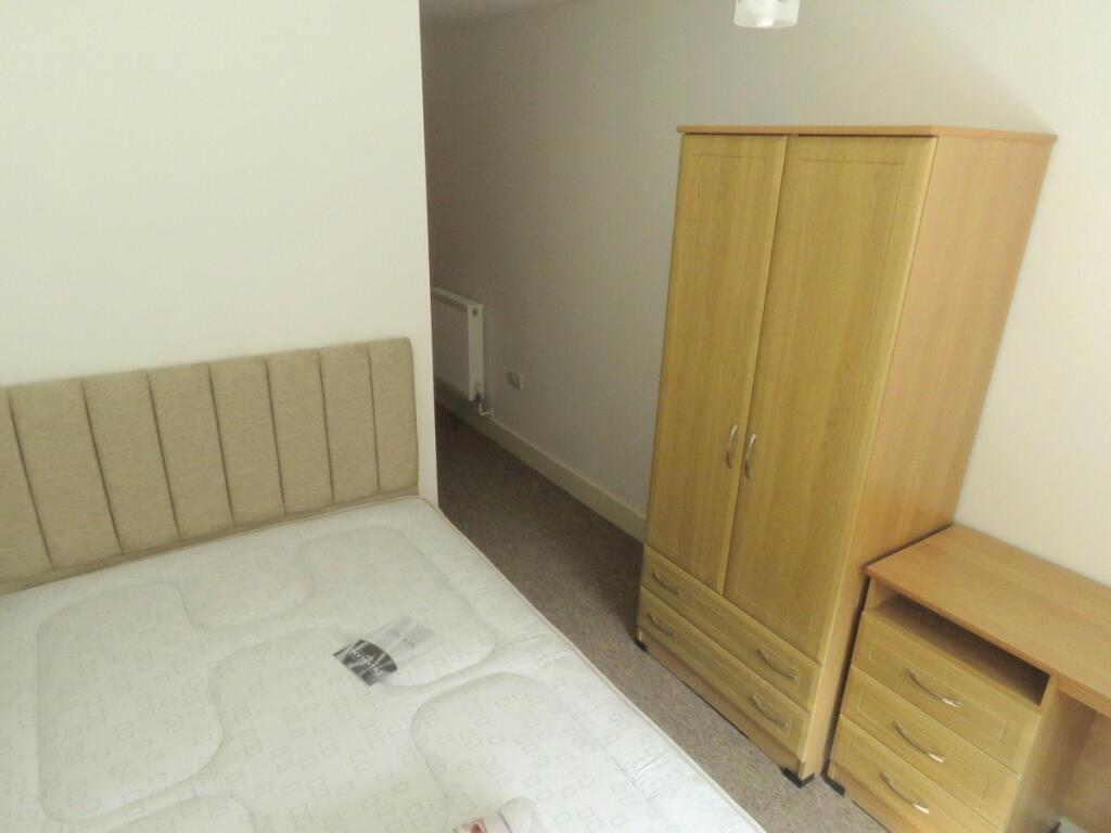 Bedroom-Room-To-Rent