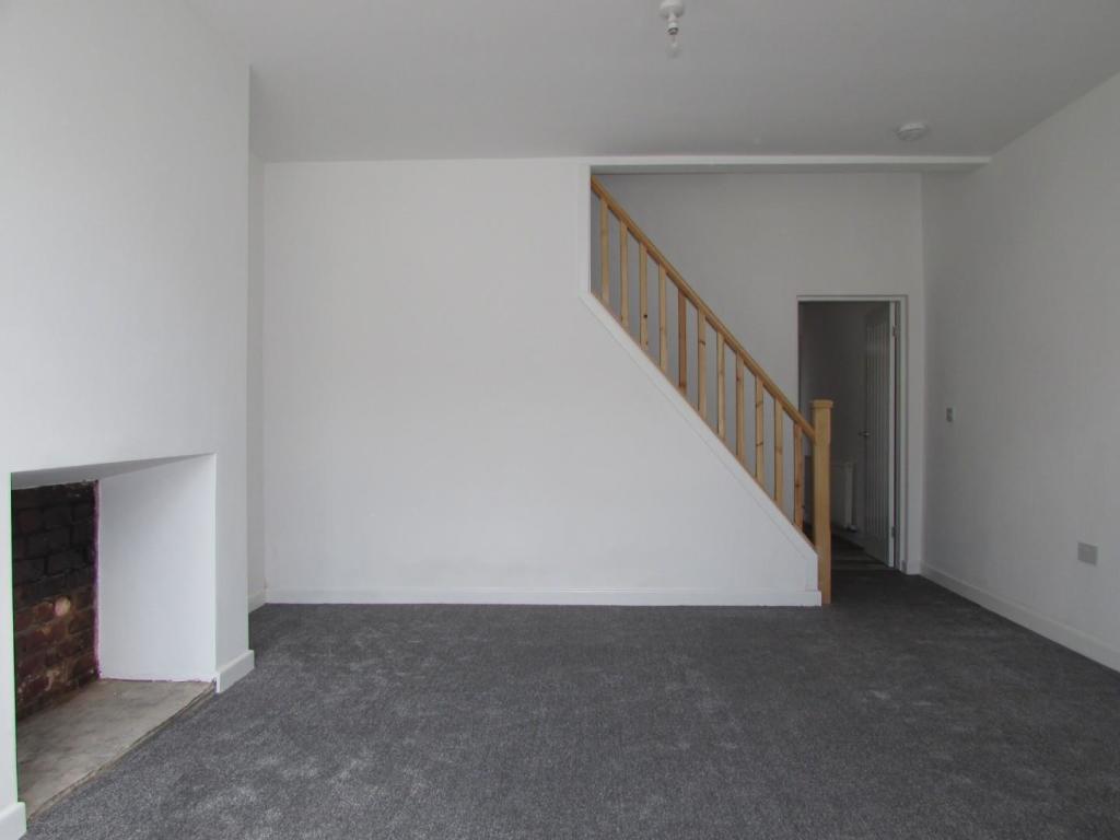 ARE303lnge3.JPG