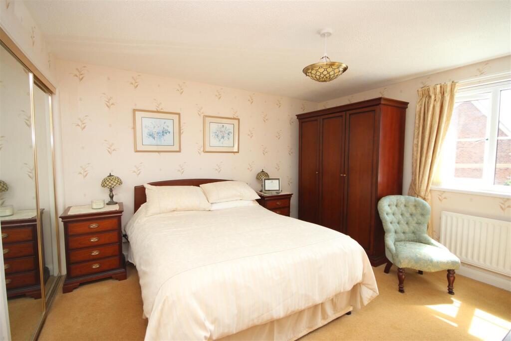 Master Bedroom (Front)