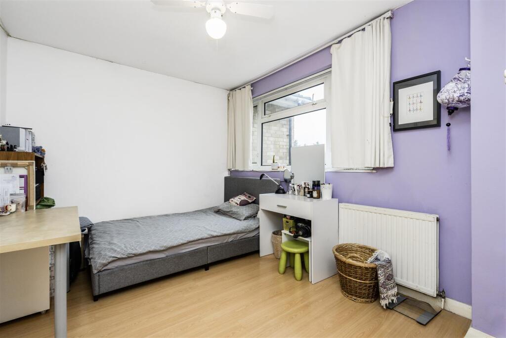 Davidson Frost-Wellings, DFW, Chiltern Avenue, Bed
