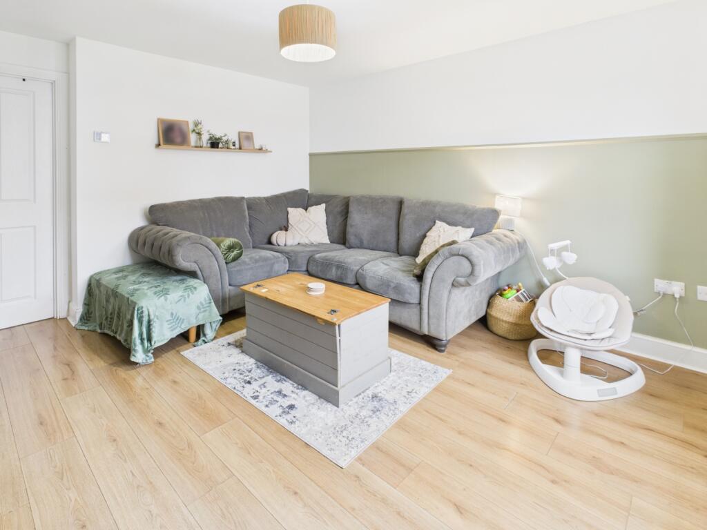 CAM04233G0-PR0034-STILL015