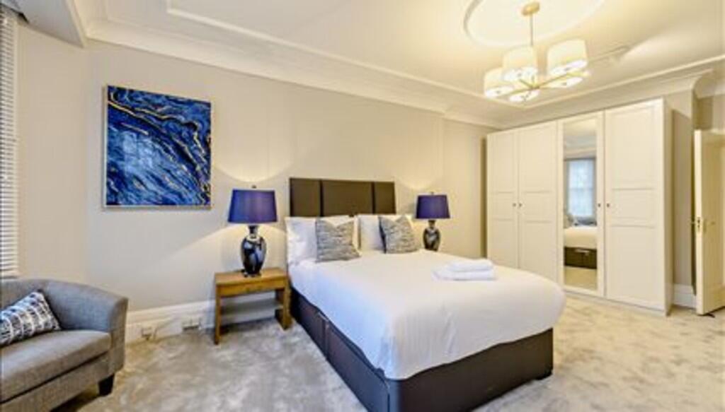 ss_p5511_63748385...