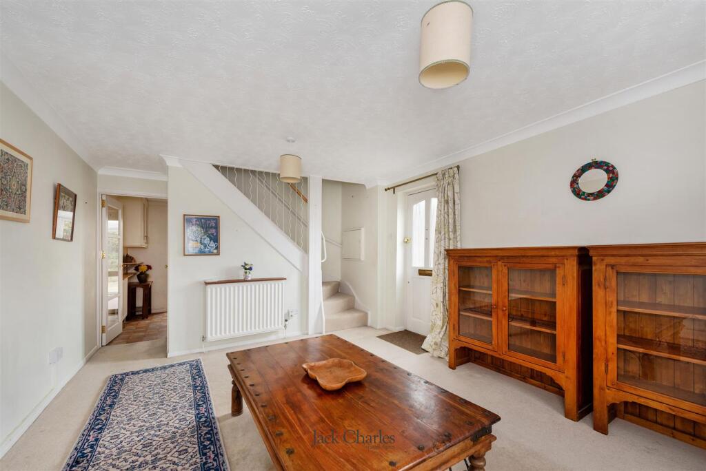 8 Maltings Close, TN11 0DY 003.jpg