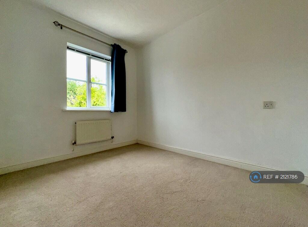 Middle Bedroom