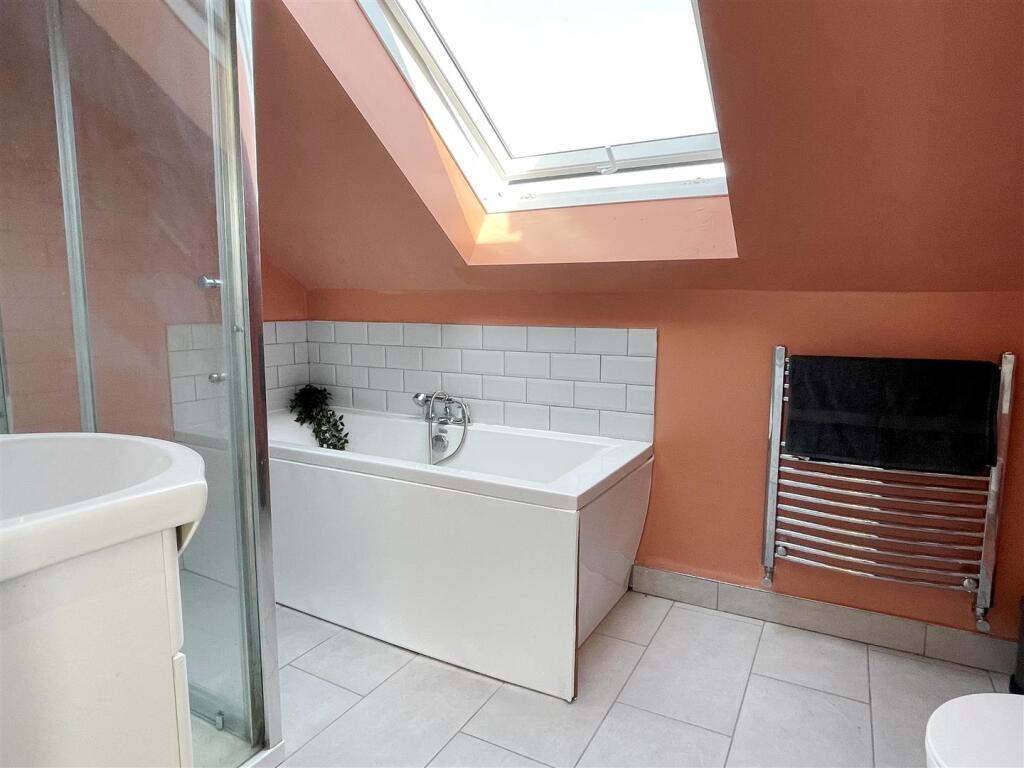 En Suite 1a.JPG