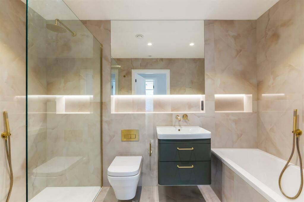 F6 397 Cockfosters Road Ph4.jpg