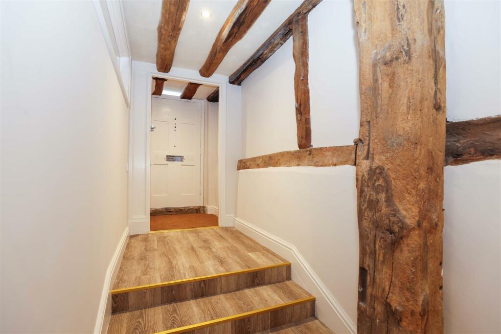 8 Guildhall Street [Entrance Hall].jpg