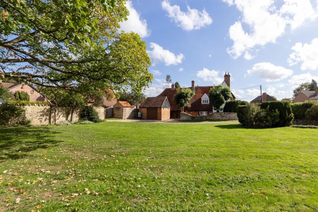 PRIVATE GROUNDS &amp; REAR ELEVATION.jpg